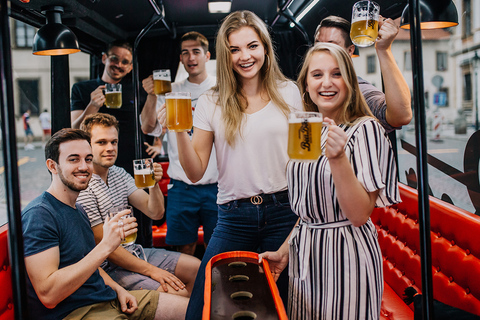 Praga: Ônibus de festa da cerveja com transfer do aeroporto com cerveja ilimitada