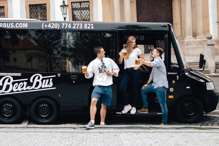 Prague: transfert de l'aéroport bière Party Bus avec bière illimitée