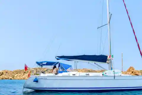From Santa Teresa: Sailboat Tour to Corsica with Lunch