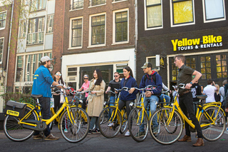 Amsterdam: Relaxed City Highlights Guided Bike Tour