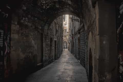 Barcelona: Gothic Quarter Ghost Tour Game