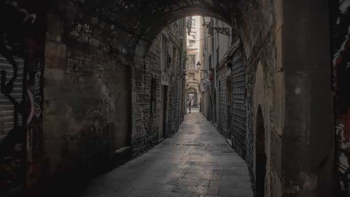 barcelona gothic quarter ghost tour game