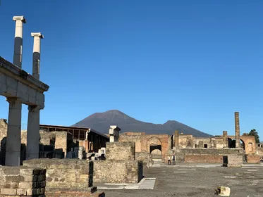 Neapel: Pompeji und Neapel Ganztagestour mit Tickets