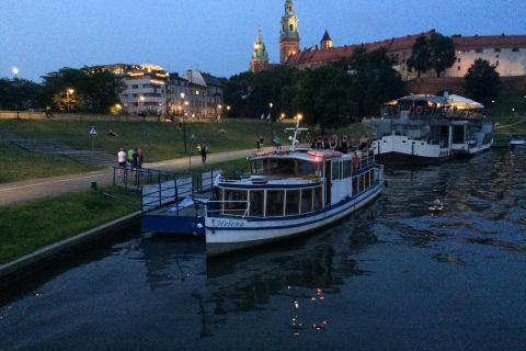 Cracovia: crucero nocturno con una copa de vino