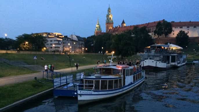 krakau avondrondvaart met een glas wijn