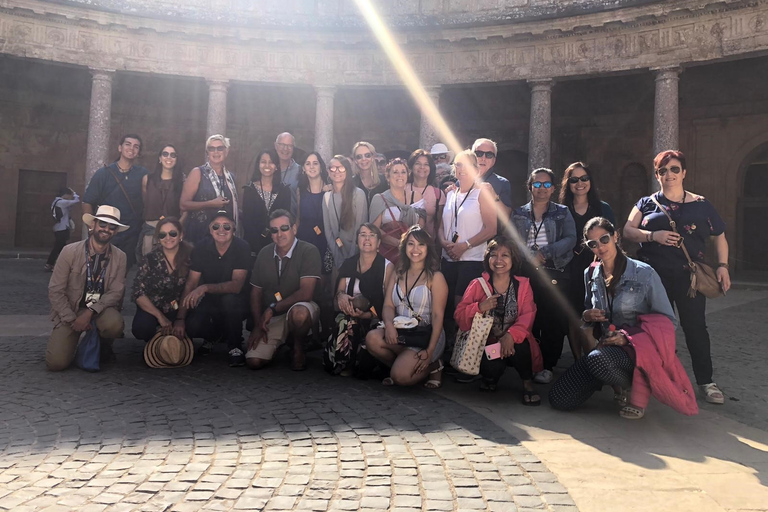 Alhambra: szybkie zwiedzanie ogrodów Generalife i AlcazabyAlhambra: ogrody Generalife i Alcazaba w trybie przyspieszonym