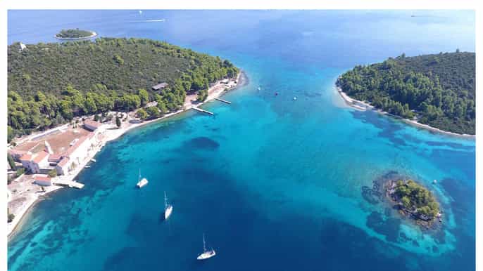 korčula yellow taxi catamaran hopon hopoff