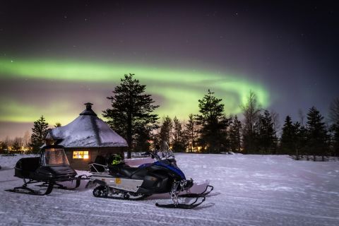 Rovaniemi: Nordlichter-Schneemobil-Safari & Lagerfeuer-BBQ