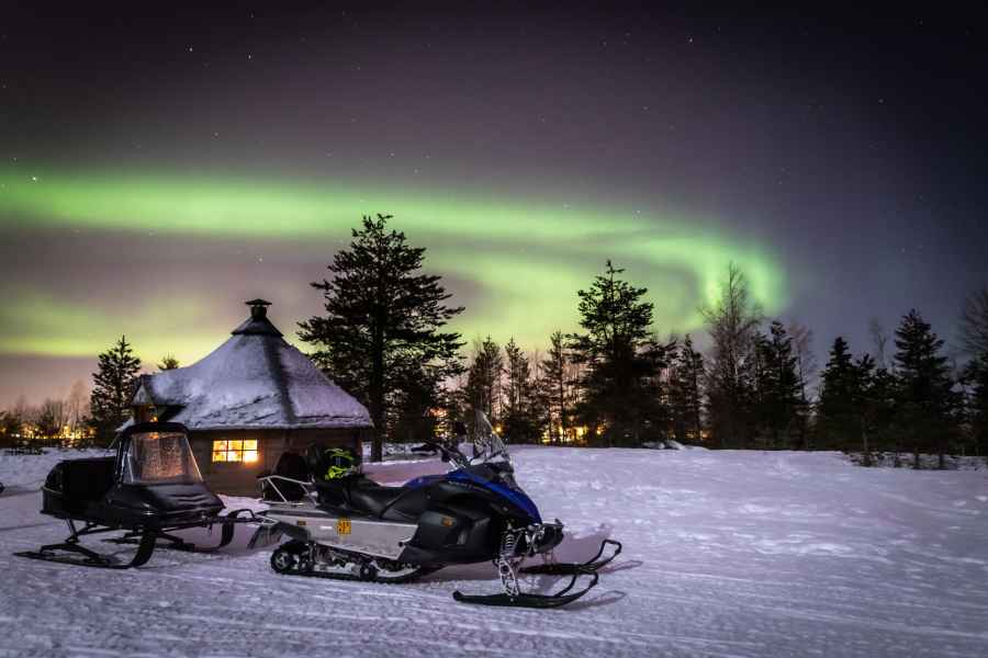 Rovaniemi: Aurora Borealis Snowmobile Safari mit Lagerfeuer. Foto: GetYourGuide