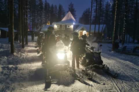 Rovaniemi: Aurora Borealis Snowmobile Safari & Campfire BBQ