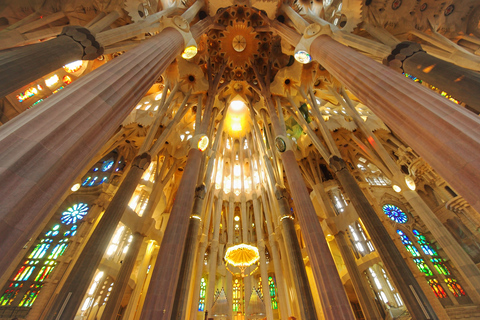 Barcelona: Sagrada Familia Skip The Line Insider Guided Tour Tour in Spanish (Monday)