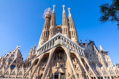 Barcelona: Sagrada Familia Skip The Line Insider Guided Tour Tour in Spanish (Monday)