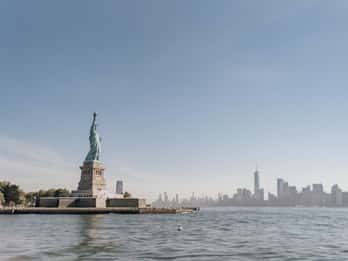 New York: Freiheitsstatue und One World Observatory New York: Freiheitsstatue und One World Observatory