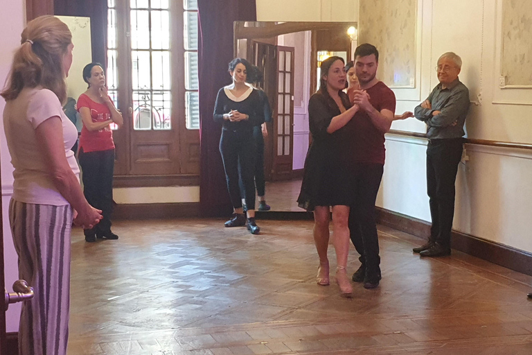 Buenos Aires: Clase grupal de tango con mate y merienda