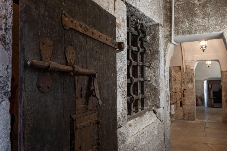 Palais des prisons : cellules et instruments de tortureBillet d'entrée et visite guidée audio en français
