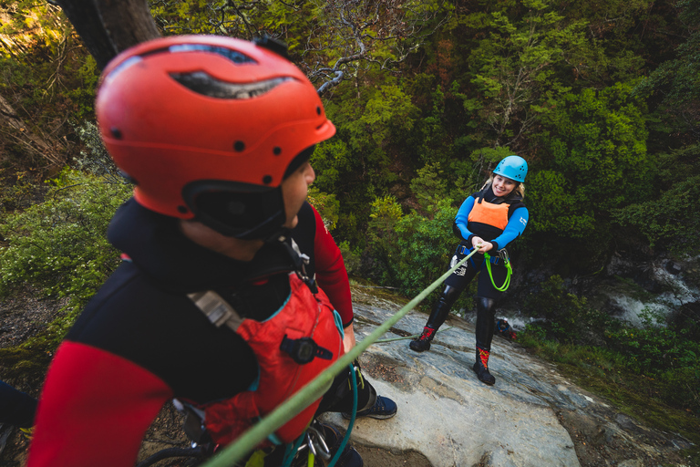 Queenstown: Halbtägiges Canyoning-Abenteuer