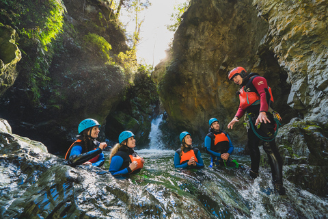 Queenstown: Aventura de meio dia de canyoning