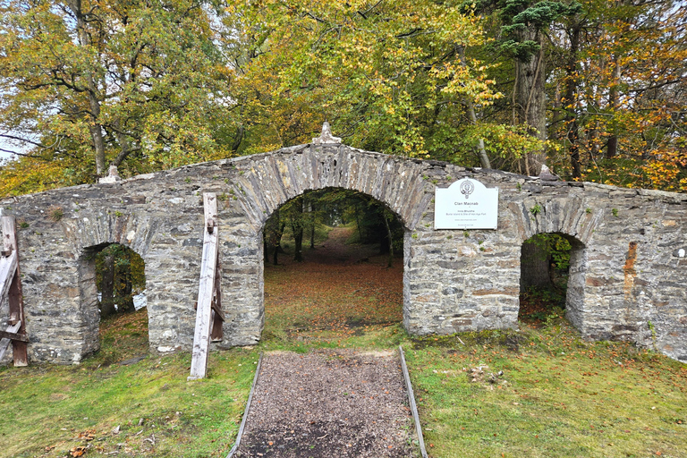 Greenock: Stirling Castle, Kelpies, & Luss Day Trip