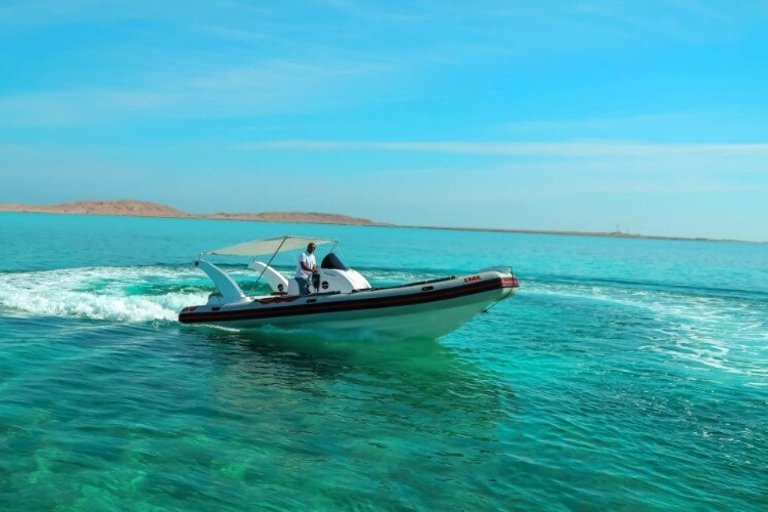 Hurghada: Crociera in motoscafo nella baia di Orange dell&#039;isola di Giftun e pranzoSpeedboat di gruppo a Orange Bay con snorkeling