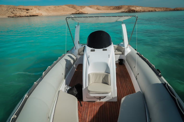 Hurghada: Crociera in motoscafo nella baia di Orange dell&#039;isola di Giftun e pranzoSpeedboat di gruppo a Orange Bay con snorkeling