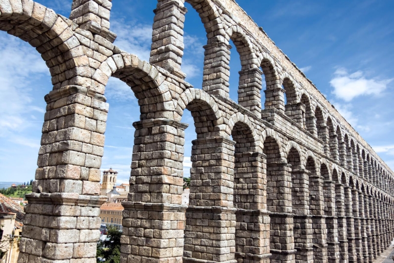 Lo mejor de Segovia: Entrada a la Catedral y al AlcázarVisita guiada bilingüe - Preferiblemente en inglés
