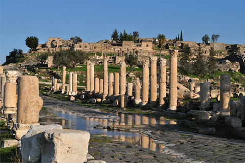 D'Amman: Jerash, Umm Qais et Jesus 'Cave Private TripVisite avec chauffeur uniquement