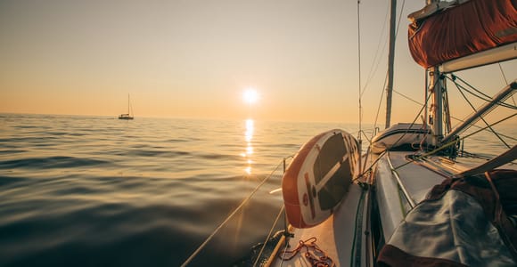 Hvar: Romantisches Segelerlebnis bei Sonnenuntergang auf einer Komfort-Yacht Hvar: Romantisches Segelerlebnis bei Sonnenuntergang auf einer Komfort-Yacht