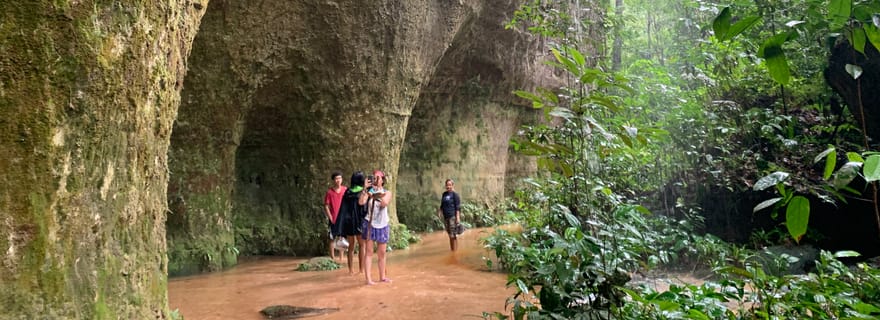 Manaus : visite d'une journée privée des grottes et des cascades