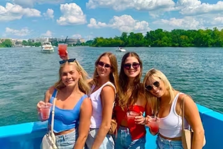 Washington, DC: Potomac River Yacht Cruise with Open Bar