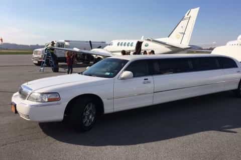 New York: La Guardia Airport Private Limousine Transfer