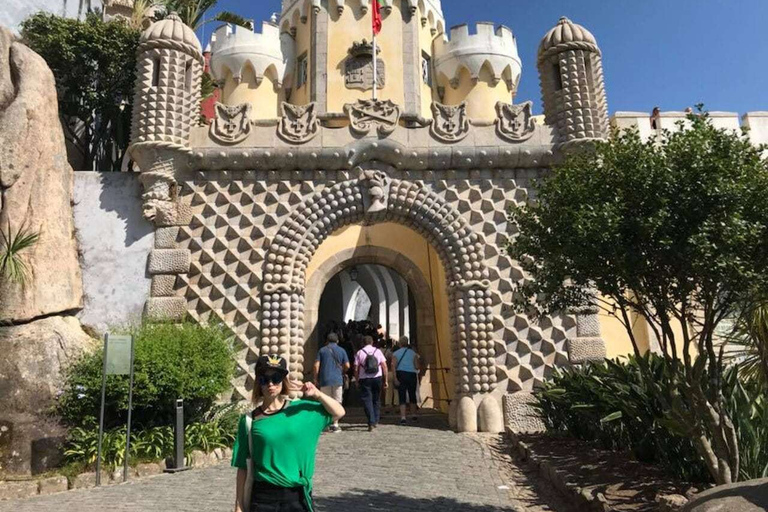 Sintra i Cascais Całodniowa prywatna wycieczka z LizbonyWycieczka z przewodnikiem w języku francuskim, angielskim, portugalskim lub hiszpańskim