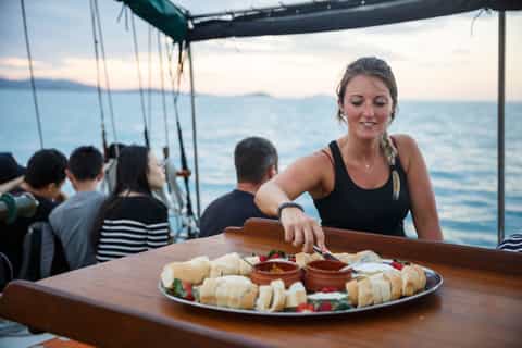 Airlie Beach: Fly & Sail Package