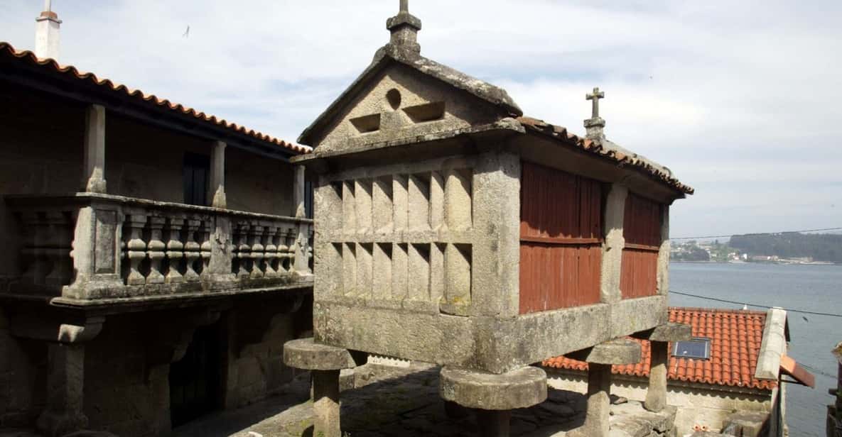 Rías Baixas: Full-Day Trip with Boat Ride, Mussels, and Wine