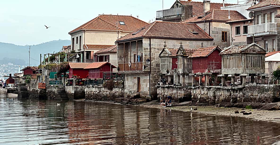 Rías Baixas: Full-Day Trip with Boat Ride, Mussels, and Wine