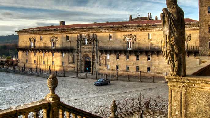 santiago de compostela recorrido por el hostal dos reis católicos