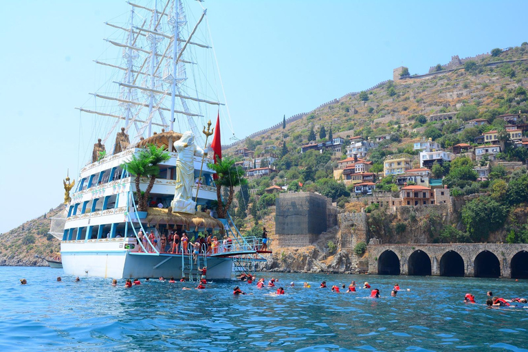 Alanya Harem Maldiv Yacht: Lyxig båtturLyxig Harem Maldiv båttur