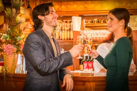 Budapest: Dinner Cruise with Live Music and Folk Dance Show
