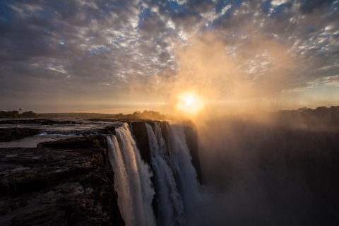 Ville de Victoria Falls: visite guidée du lever du soleil aux chutes VictoriaVisite des chutes Victoria au lever du soleil