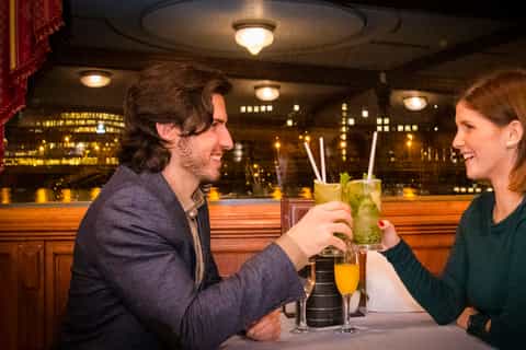 Budapest: Evening Cruise including Drinks and Live Music