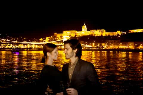Budapest: Evening Cruise including Drinks and Live Music