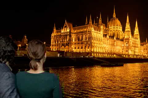 Budapest: Evening Cruise including Drinks and Live Music