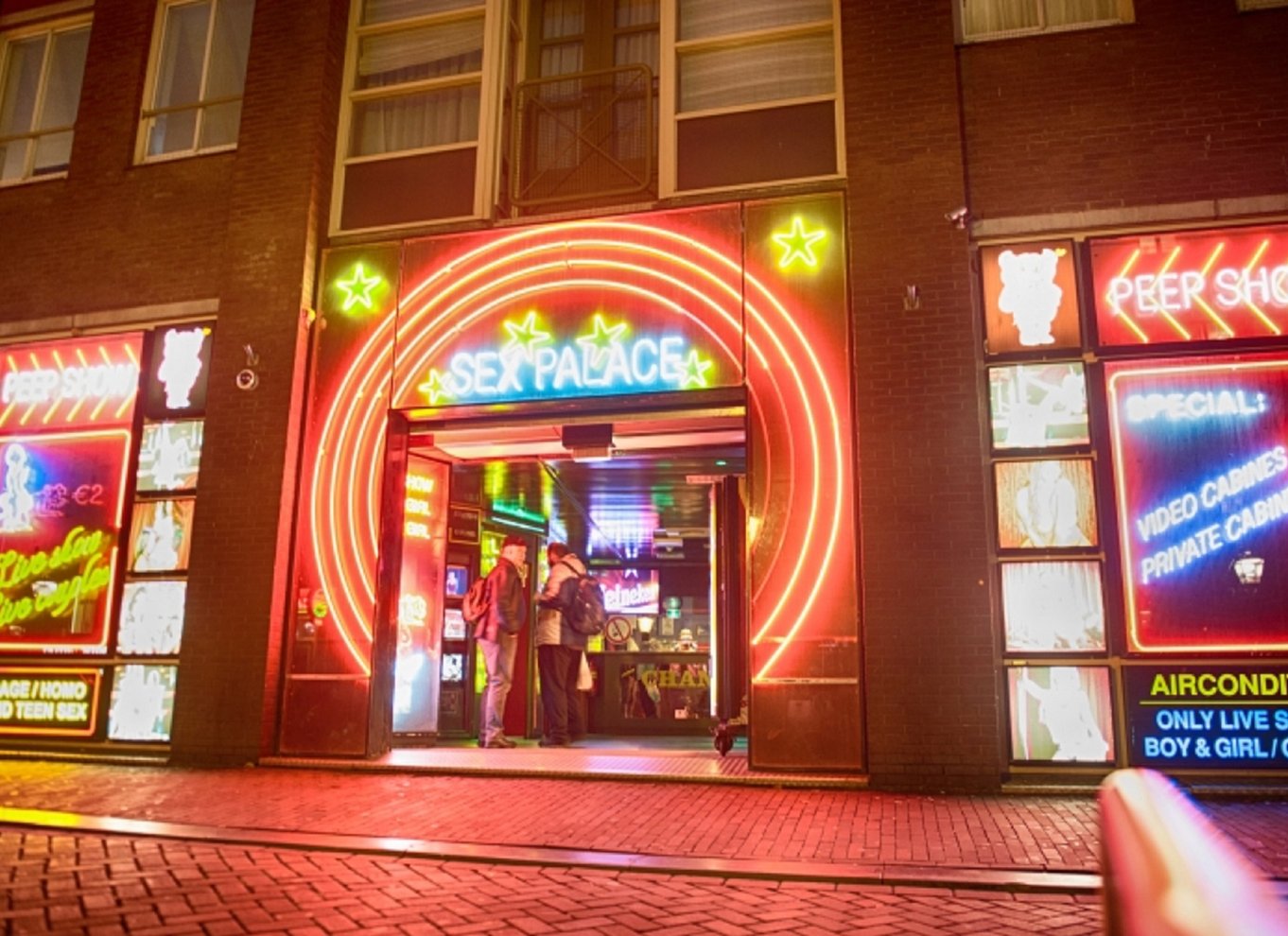 Amsterdam: Red Light District Exclusive Night Tour | BookYourTour.com