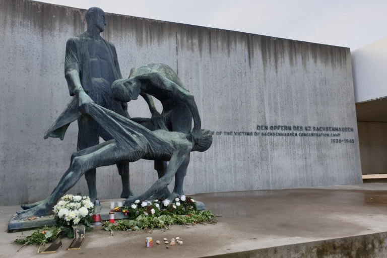 Sachsenhausen: tour a pie por el monumento conmemorativoSachsenhausen: tour en italiano