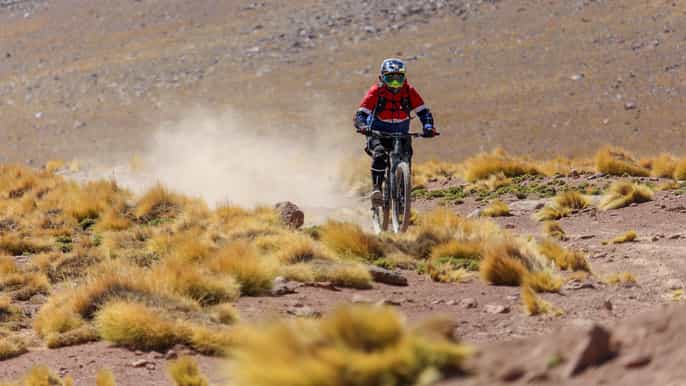 san pedro de atacama excursão de bicicleta em declive no vulcão