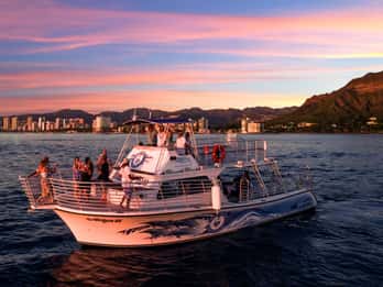 Oahu: Waikiki Sunset Dinner Cruise mit Live-Unterhaltung Oahu: Waikiki Sunset Dinner Cruise mit Live-Unterhaltung