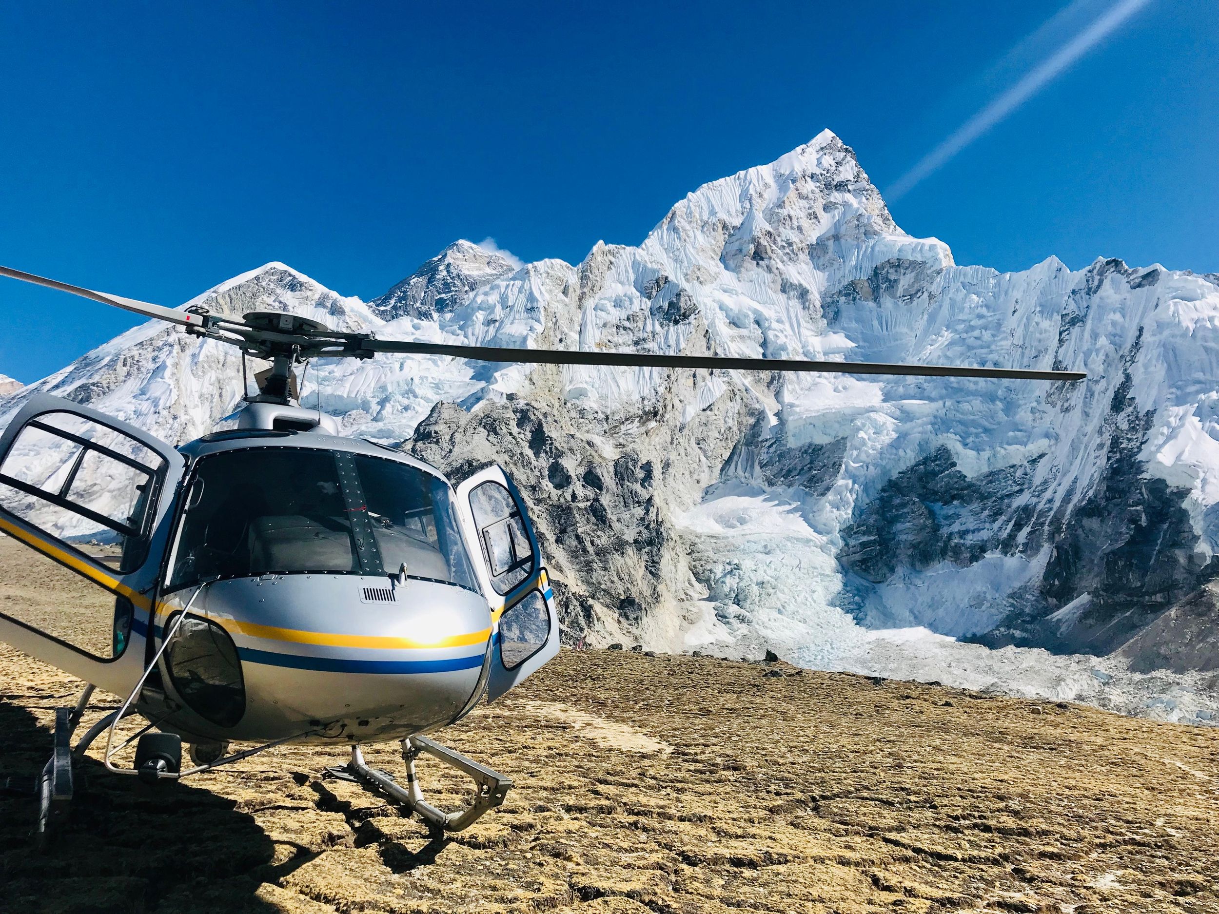 Helikopter-Tour zum Everest-Basislager mit Landung in Kalapatthar.
