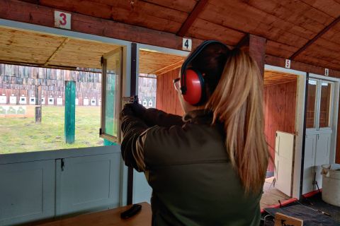 Krakow: Beginner Shooting Experience with Real Guns