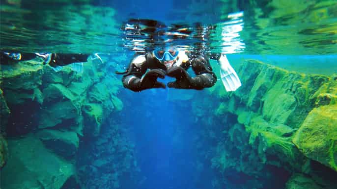 faglia di silfra snorkeling e foto subacquee