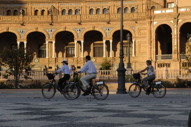 Visit Séville : Visite des monuments en vélo électrique in Malacca City