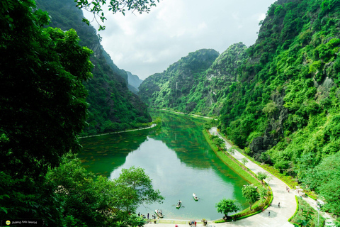 Ninh Binh: Gothic Monastery, Prehistoric Island & Boat Trip Go With Motobike